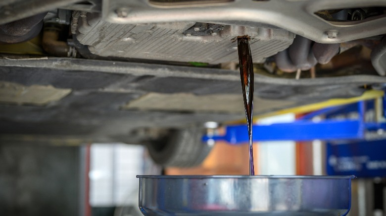 performing transmission fluid change