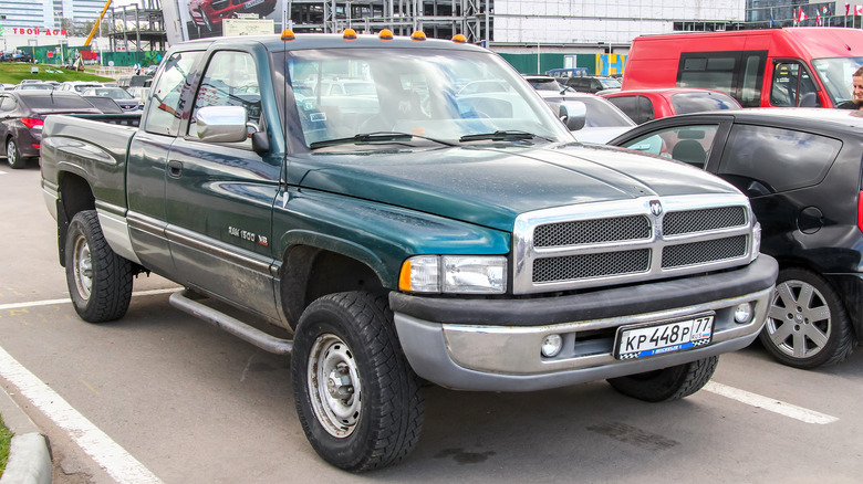 Extended cab pickup truck