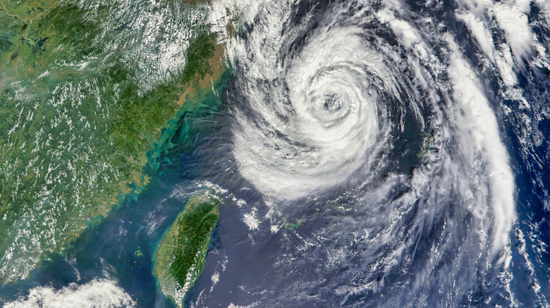 Typhoon Nari off the coast of China and Taiwan