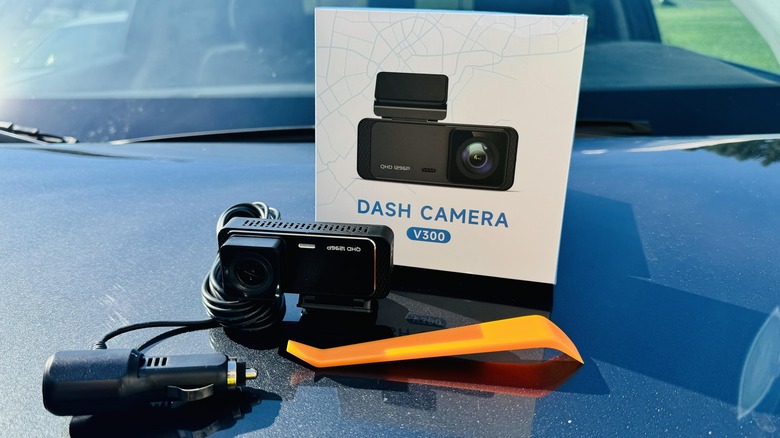 V300 dash camera unboxed