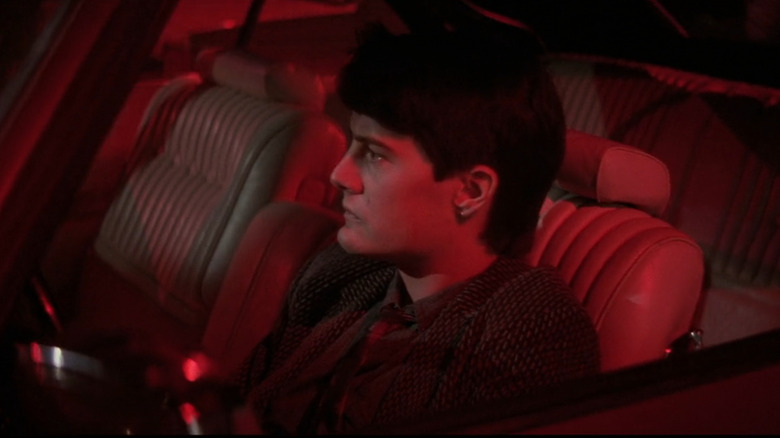 Jeffery (Kyle MacLachlan) stakes out a villain in Blue Velvet