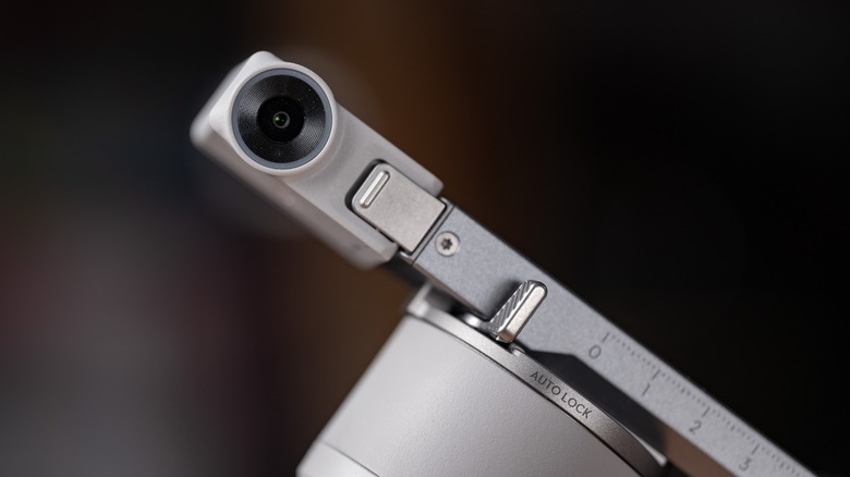 The DJI RS Intelligent Tracking Module attached via the magnetic clip to the DJI RS 4 Mini.