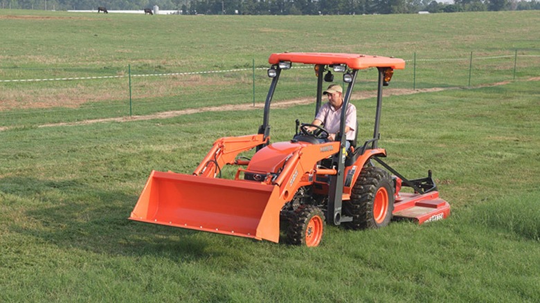 Kubota B26 tractor loader