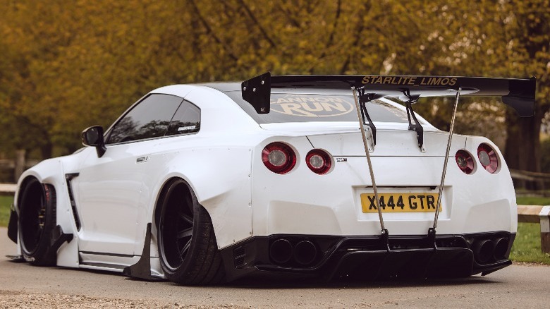 Rear spoiler on Nissan GT-R