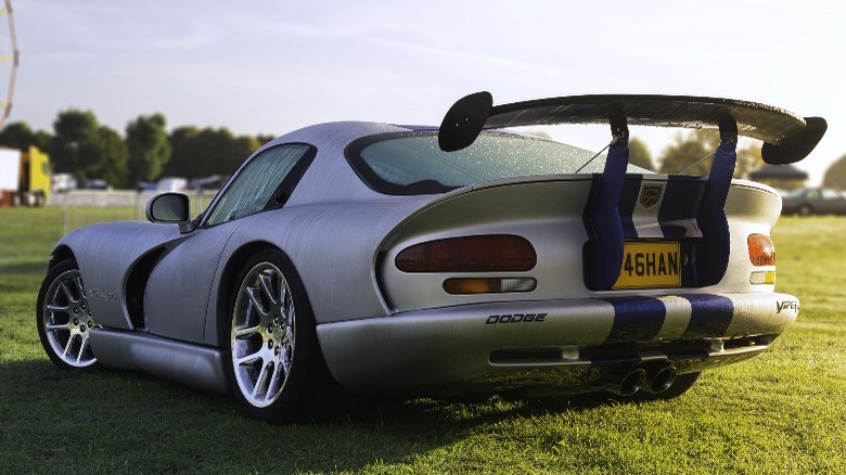 Rear spoiler on Dodge Viper