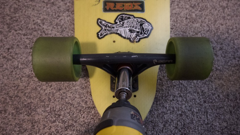 socket adjusting longboard trucks