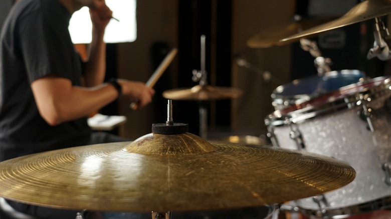 cymbals on drum set