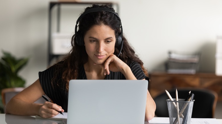 woman wearing headphones laptop