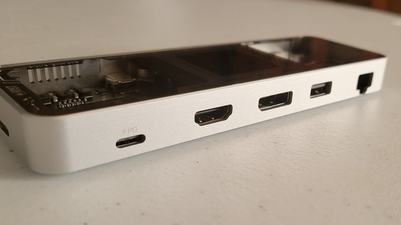 Ports on the DockCase hub