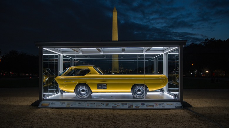 Dodge Deora in front of Washington Monument