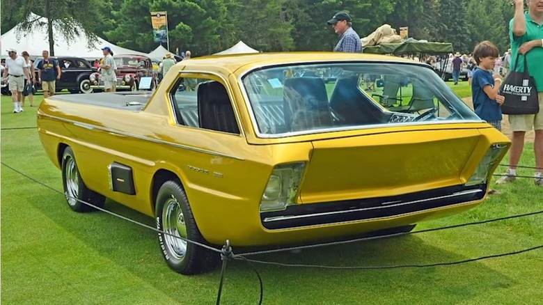 Dodge Deora on display