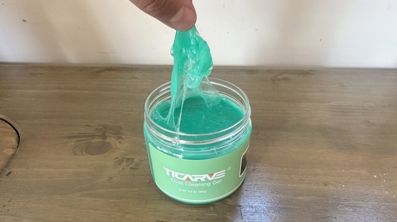 Showing the gel consistency  of dust cleaning slime