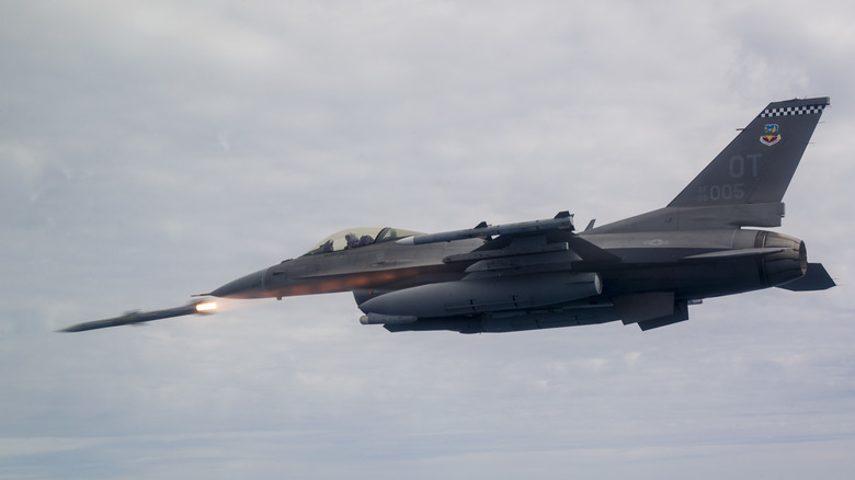 F-16 firing missile