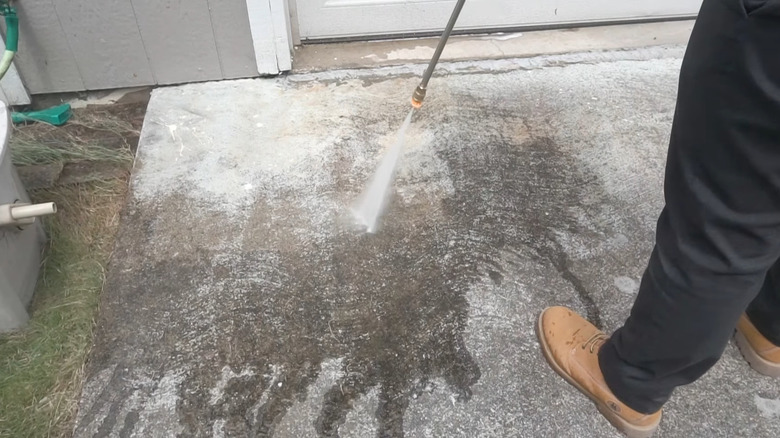 Cleaning a driveway using pressure washer