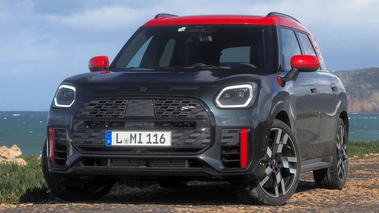 Mini John Cooper Works Countryman front end