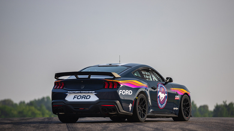 Ford Mustang Dark Horse R rear end