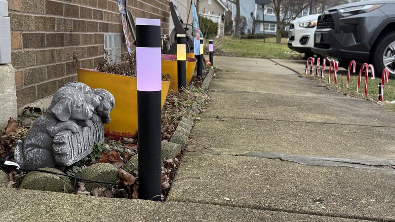 Eufy Pathway Lights E10 in front of a house