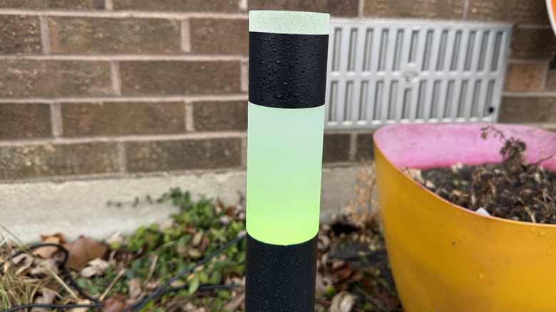 Eufy Pathway Lights E10 in front of a house