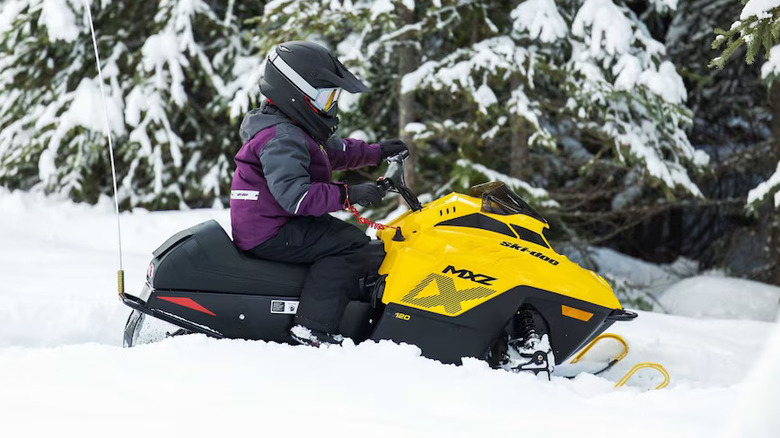 2026 Ski-Doo MXZ 120/200