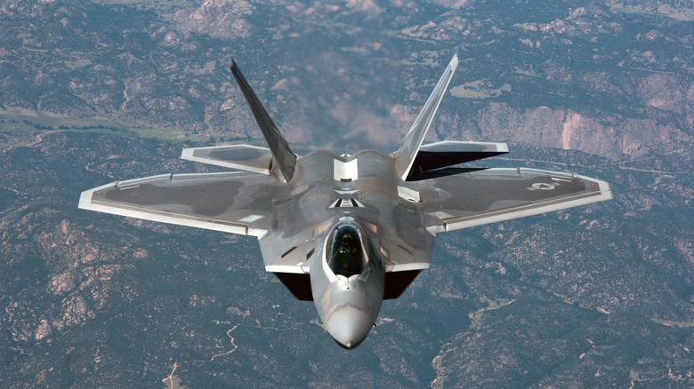 Top profile of  F-22 Raptor