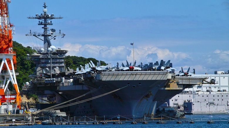 uss Abraham Lincoln aircraft carrier yokosuka dock