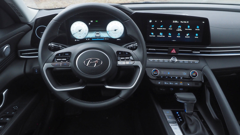 2023 Hyundai Elantra dashboard