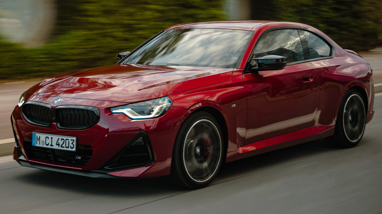 Front 3/4 view of BMW 2-Series Coupe