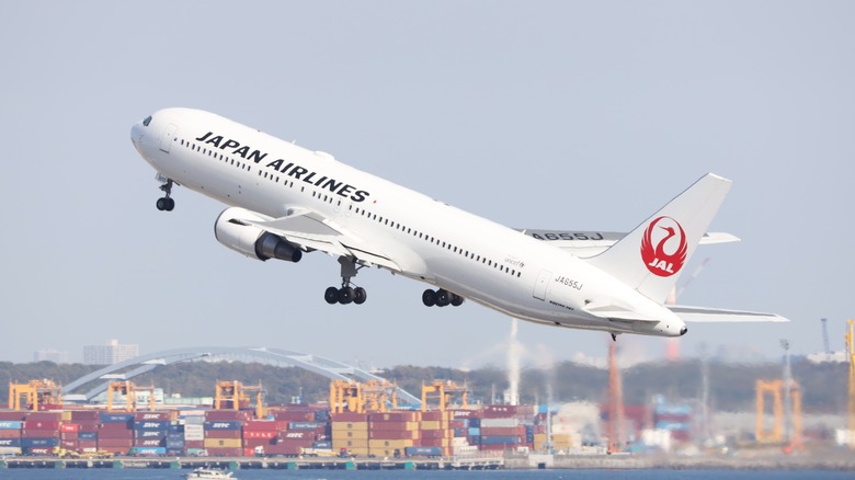 Japan Airlines Boeing 767-300ER