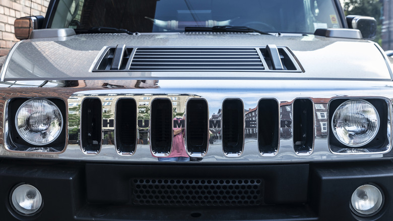 Hummer logo in car grill