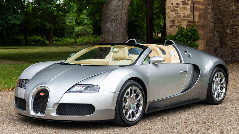 Front 3/4 view of Bugatti Veyron Grand Sport