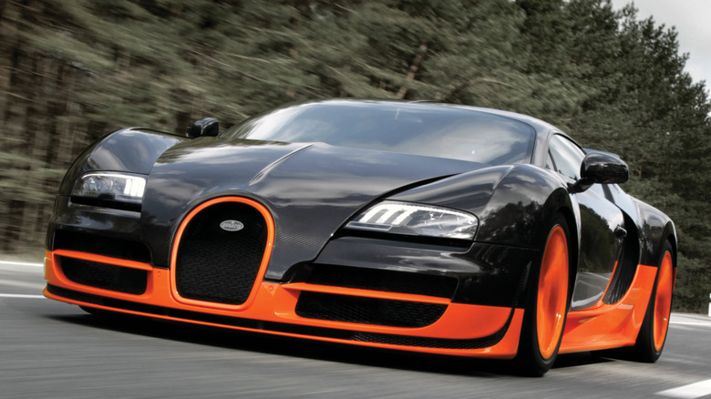 Front 3/4 view of Bugatti Veyron Super Sport