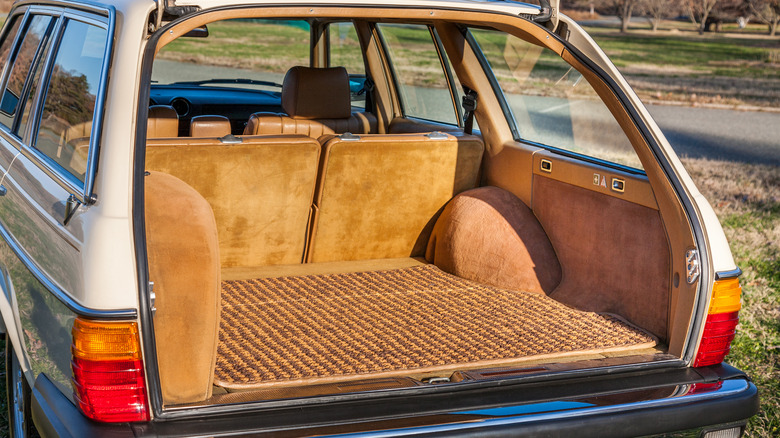 The opened back of a Mercedes-Benz 300TD rear hatch