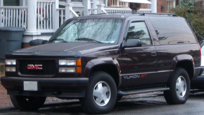 gmc yukon black parked