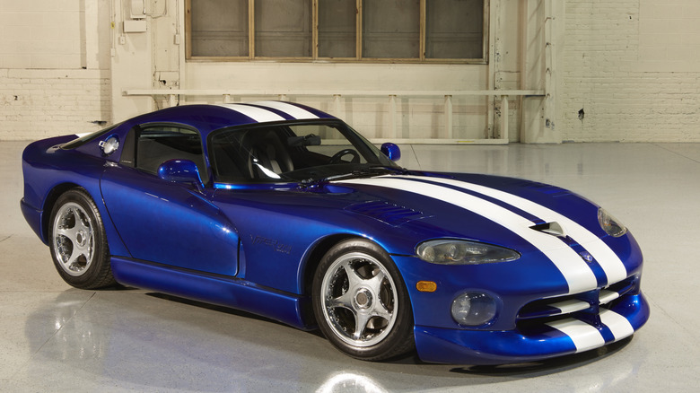 1996 Dodge Viper GTS Coupe, front-right three-quarter view