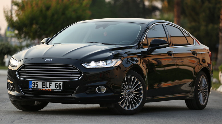 Black 2018 Ford Mondeo parked