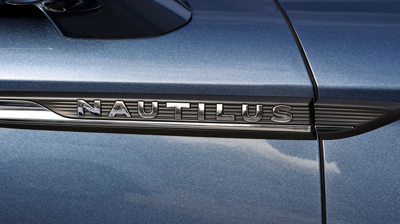 Lincoln Nautilus nameplate on display