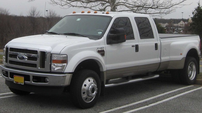 2008-09 Ford F-450 in a parking lot