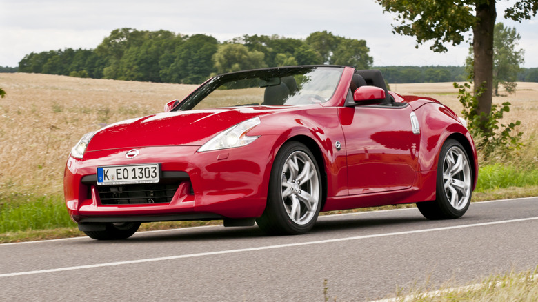 Nissan 370Z Roadster in red