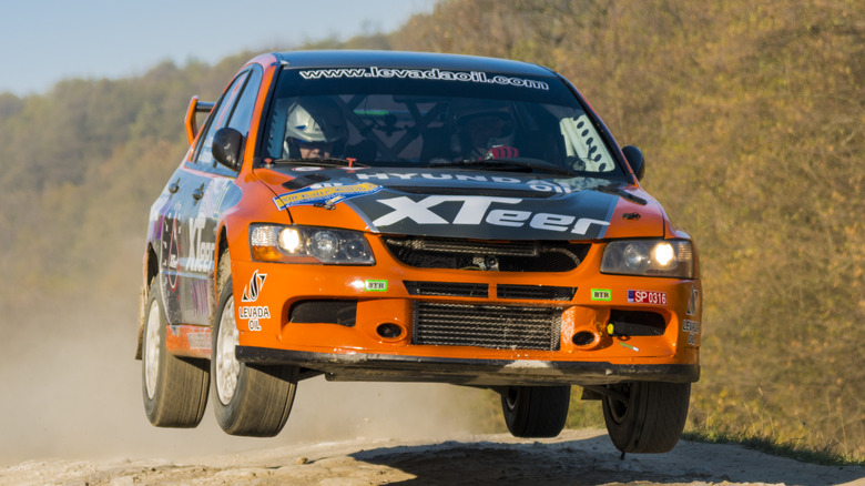 Mitsubishi Lancer Evo VII airborne