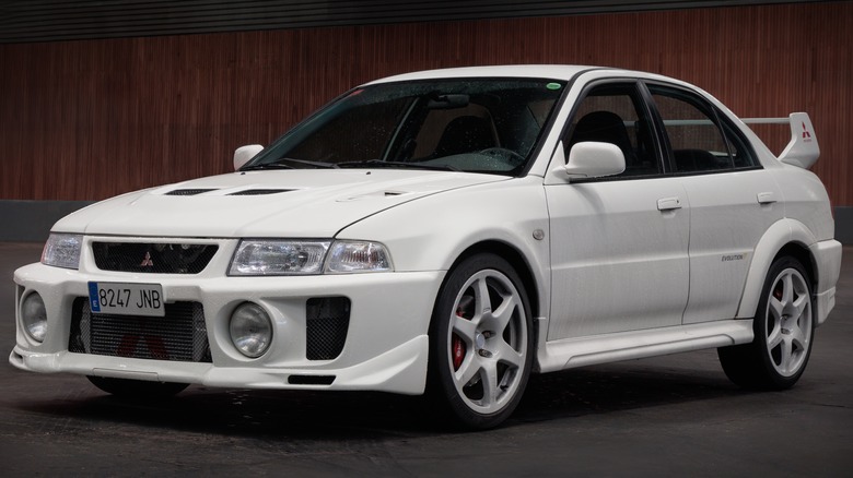 White Mitsubishi Lancer Evo V