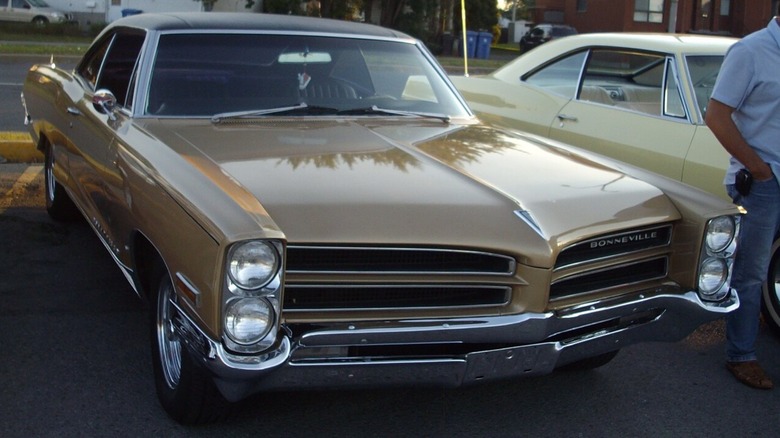 1966 Pontiac Bonneville 