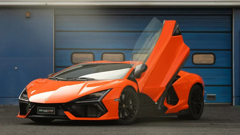 Lamborghini Revuelto