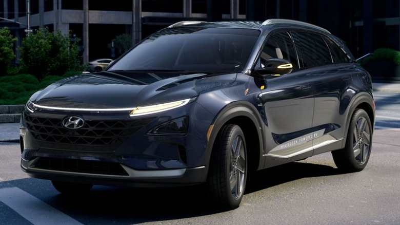 2023 Hyundai NEXO Fuel Cell In Black Driving In The City