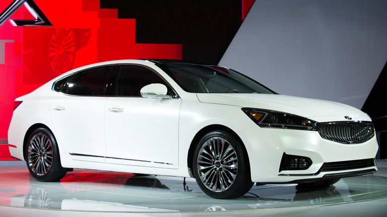 The second generation Kia Cadenza at an auto show, front 3/4 view