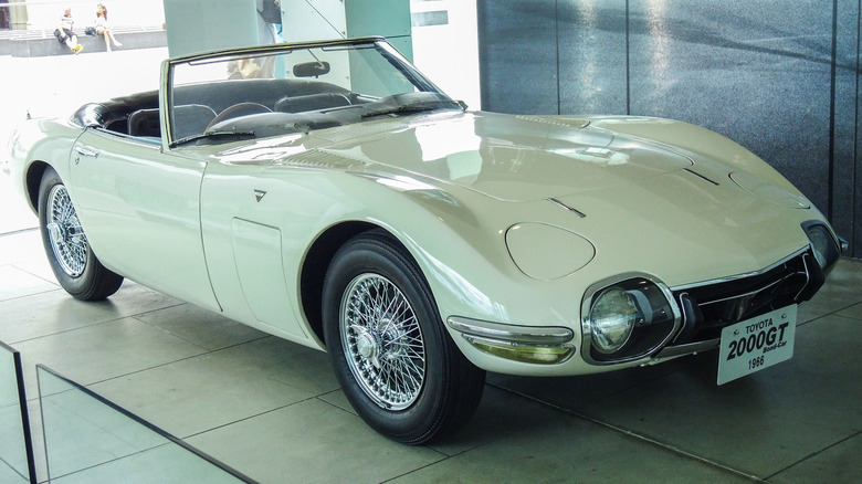 Toyota 2000 GT