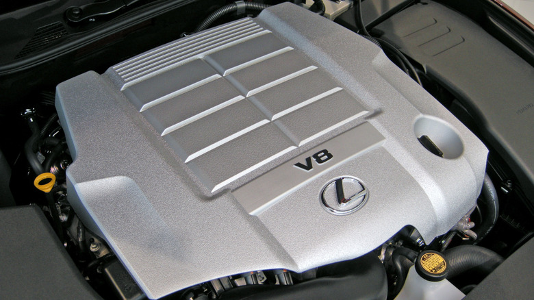 4.6L 1UR-FSE V8 engine in Lexus GS460