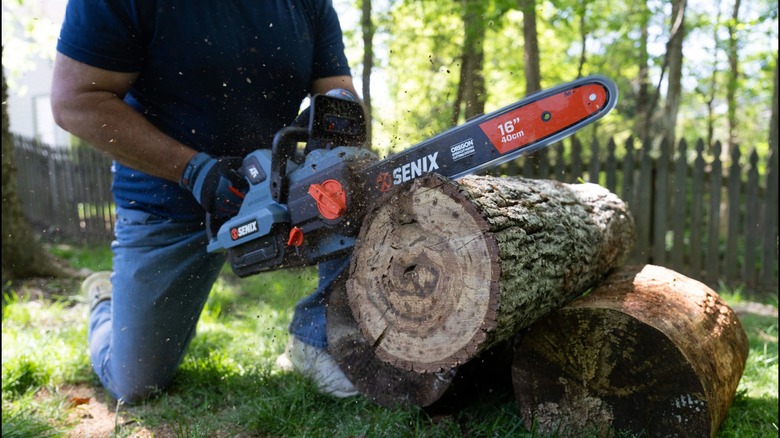 cutting logs with Senix chainsaw