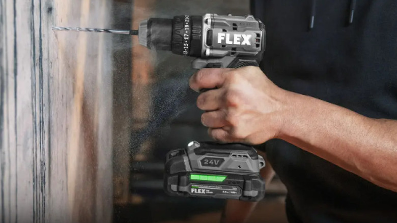 Drilling into weathered wood with Flex cordless