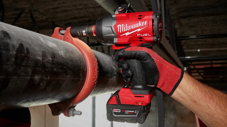 Using Milwaukee impact wrench on pipe clamp