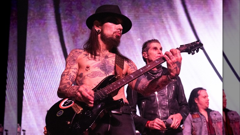 Dave Navarro with PRS guitar